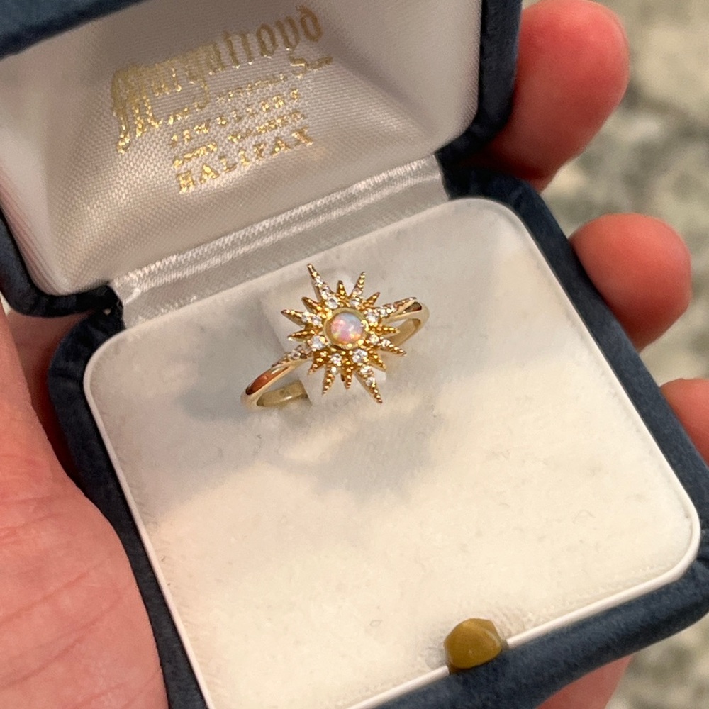 Gold Starburst Opal Ring - Unbranded